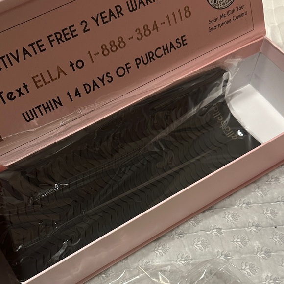 Effortlessly Glam Pink Makeup Brush Set - Picture 3 of 4